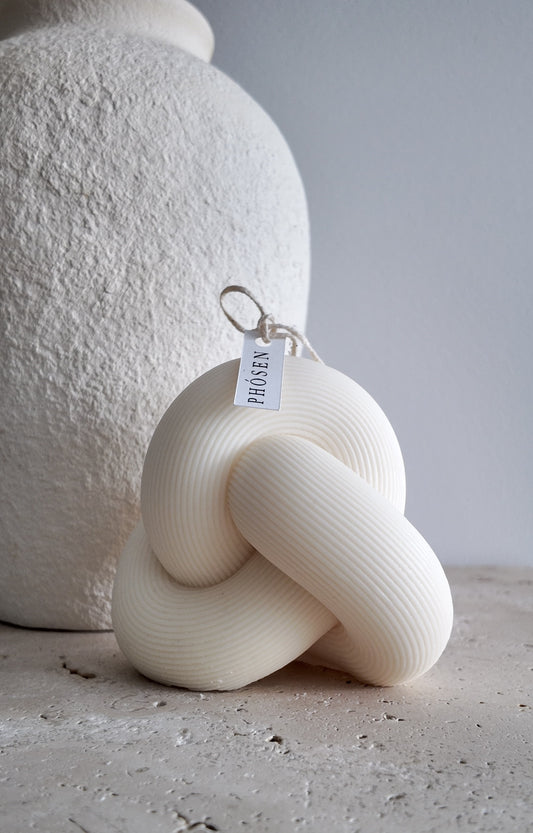 Ribbed Infinity Knot Candle
